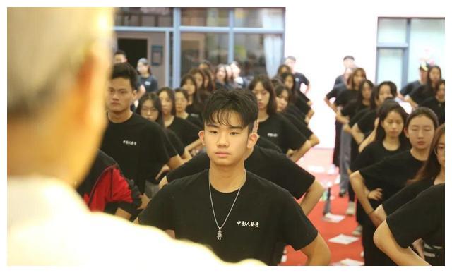 自備朗誦稿件怎么選擇