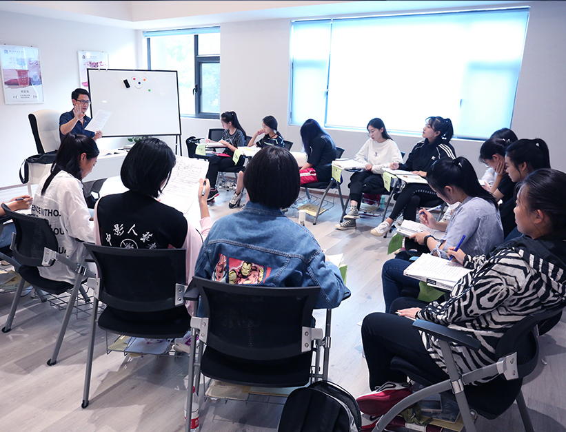 表演藝考臺(tái)詞朗誦稿件《承諾》