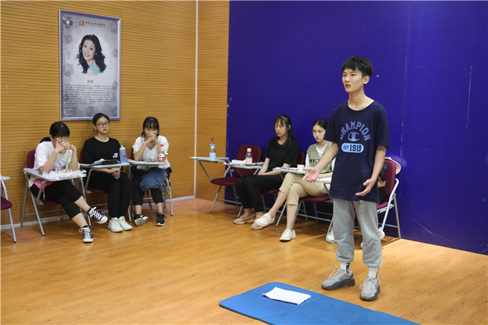 表演藝考生應(yīng)該怎么訓(xùn)練形體