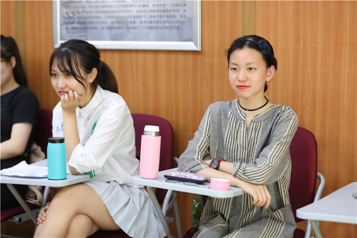 表演藝考生應(yīng)該怎么訓(xùn)練形體