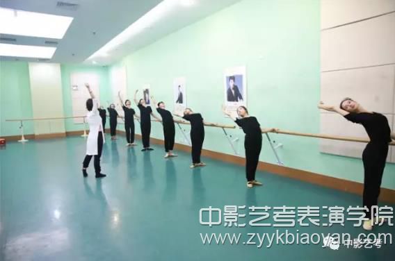 中影藝考表演表演學(xué)院形體課堂.jpg