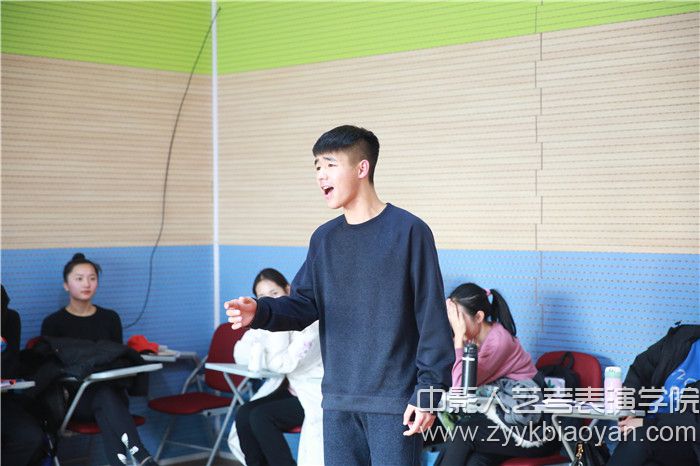中影人藝考表演學(xué)院聲樂課堂.jpg