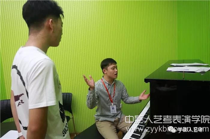 音樂(lè)劇培訓(xùn)聲樂(lè)課堂