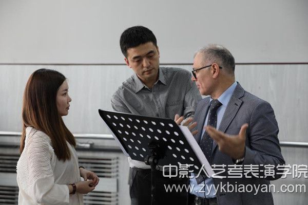 意大利阿維利諾音樂學(xué)院Pasquale Tizzani教授訪問藝術(shù)教育學(xué)院并講授聲樂大師課.jpg