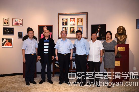與會(huì)代表合影.jpg
