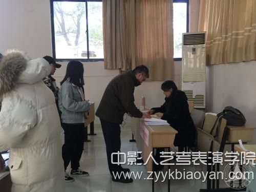 南京考點(diǎn)張榜發(fā)布初試合格名單及辦理復(fù)試手續(xù) .jpg