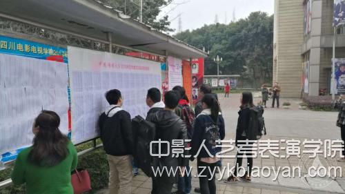 成都考點(diǎn)張榜發(fā)布初試合格名單.jpg